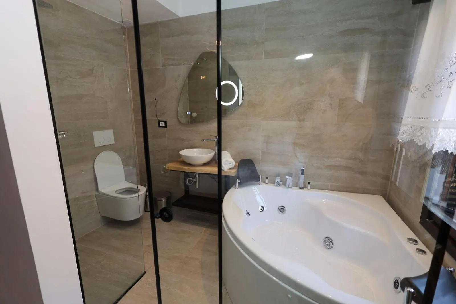 Ador Boutique Hotel Berat 0*,  Albanien